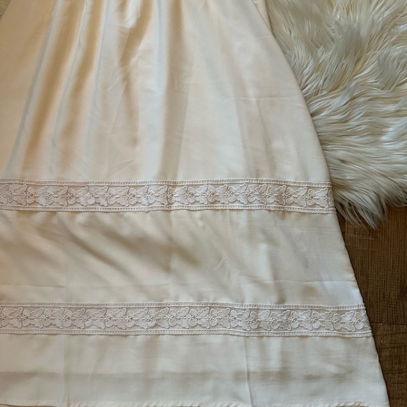 TEA N ROSE Ellie Dress In Cream - Picture 7 of 9